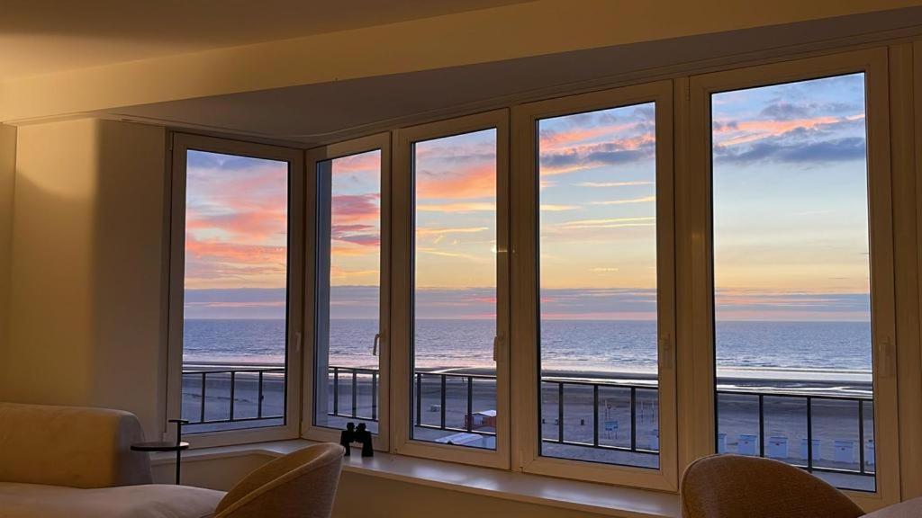 Zeedijk Oostduinkerke Frontaal Zeezicht - Volledig Gerenoveerd 2022! Apartment Luaran gambar
